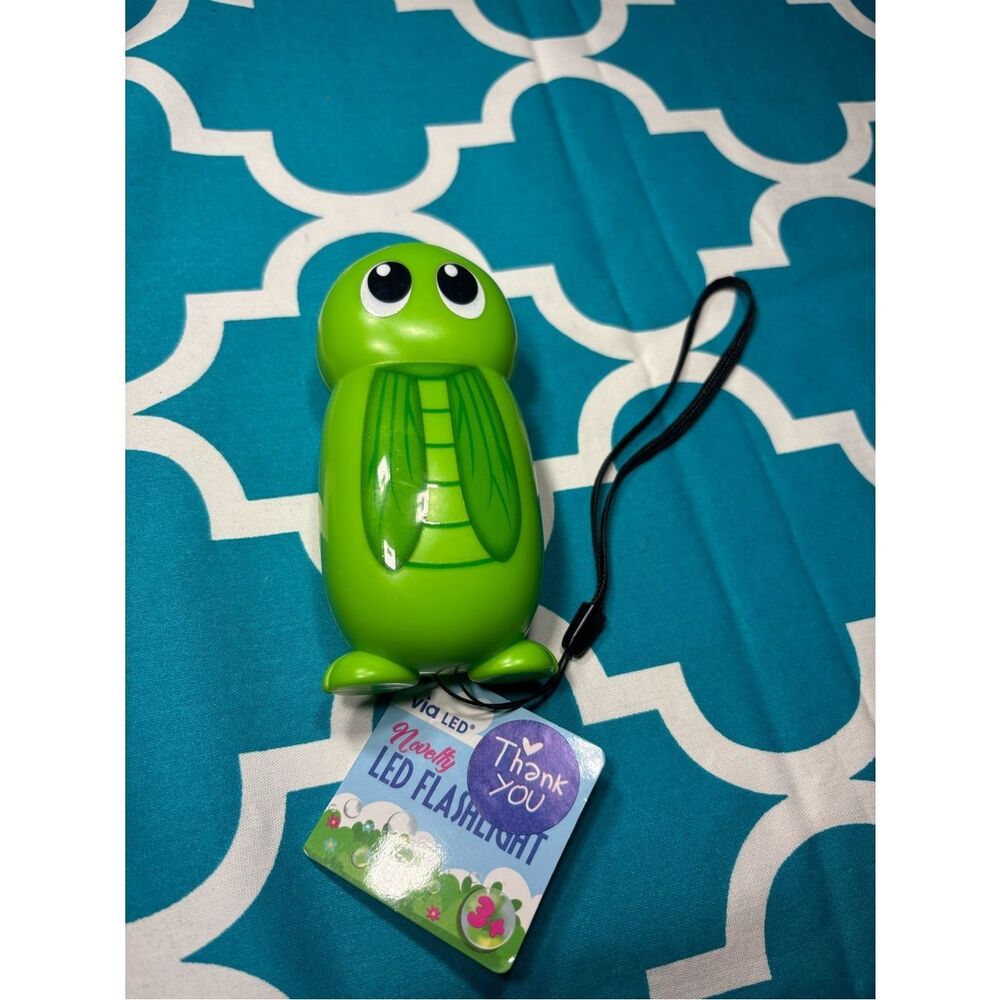 New Green Grasshopper Novelty LED Flashlight - Cute Grasshopper Design